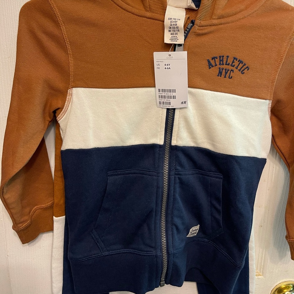Little boy H&M’s athletic set